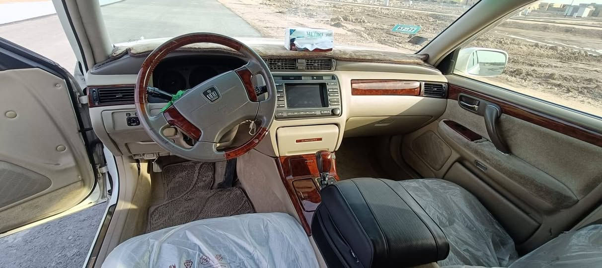 السلام عليكم ملكه مديل 2000 اصل شاصي 71 نقل جثه مواصفات دكمتين السياره بسمي تحويل ثاني يوم السياره كامله مكمله وصاعده هزه جديده وجاهزه السعر 120  
رقمي ***********
