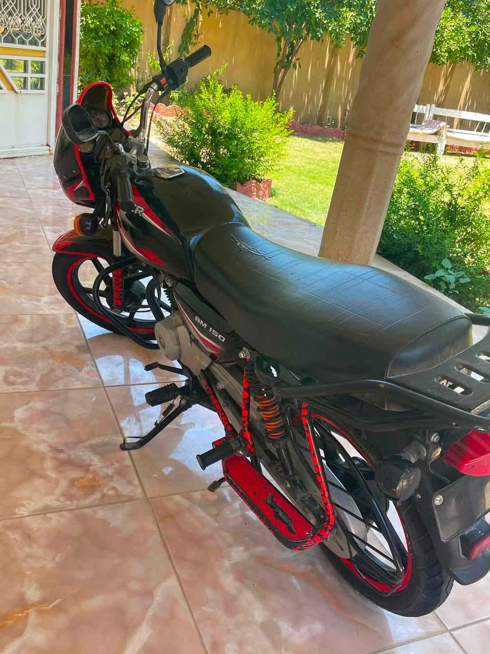٢٢ الابيض رقم وسنويه بسمي 
٢٢الاحمر سنويه بدون لوحات 
اتصل ودلل ***********
