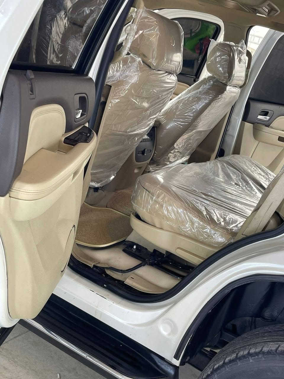 يوكن رقم بغداد 2014دنلي فول مواصفات منفصل ملكي رقم انكليزي بسمي بيها مكانات صبغ ابيع حزام مكفولة من اي شيء من الداخل السعر 23000دولار
يعني شدتين وتلاثين ورقة او مراوس بتاهو 2015
رقم اتصال واتساب ((***********))
