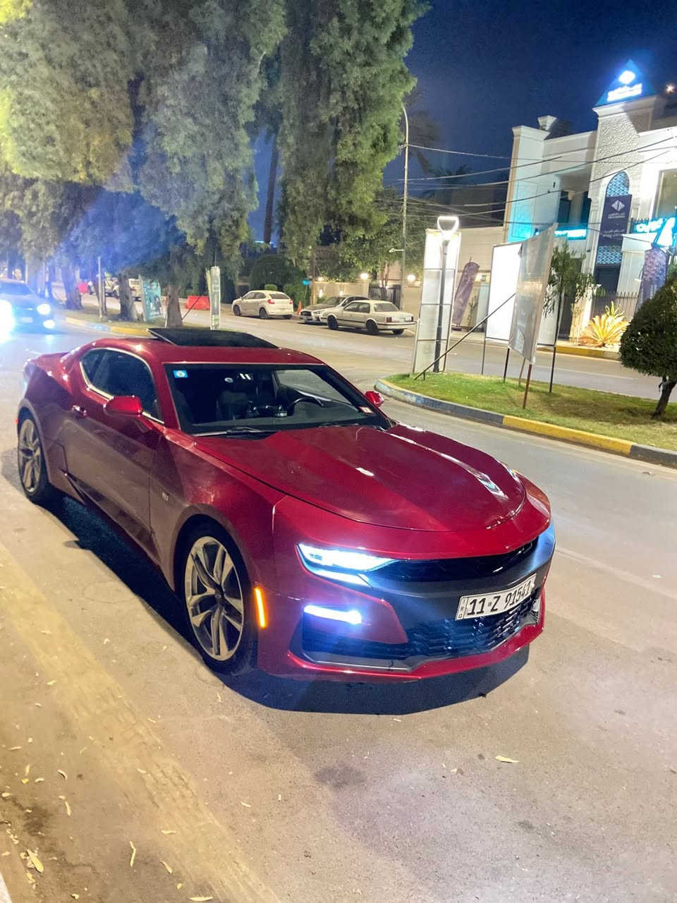 السلا م عليكم 😌
كمارو وارد موديل 2023 RS  
مكينه V6  -3600 💪
لونهة احمر كرزي مميز 🍒
السياره كلش نضيفة 
السياره جاهزه من كل النواحي 
اي نقص ما بيهة ✅
حادثهة تبديل قطعه وحده فقط 
جاملغ امامي  +صبغ الهلال الخلفي  + البنيد بيه بارد جداا 
بسيط السياره بدون دواخل وبدون شواصي حادثهة بل قطع الخارجيه ✅
ايرباك دركه فقط ✅
السياره رقم بغداد استيرادنه و ب اسمي جاهزه للتحويل ✅
السياره مواصفاتهة معروفه 
فتحه بل سقف  ✅
سماعات من شركه BOSE✅
كير اوتو 10 نمر ✅
3 مود قياده شفتات للكير العادي ✅
لايت زنون ليزري بلادي ✅
كشنات كهرباء ✅
سايد بريك كهربائي ✅
ويل كب 20 بلادي ✅
لد محيطي داير الشاشه ✅
بك لايت سموك بلادي✅ 

مكاني بغداد الجادرية  قرب جامعة بغداد  اي ستفسار متواجد واتساب 
***********  
السعر.  (19,500)
