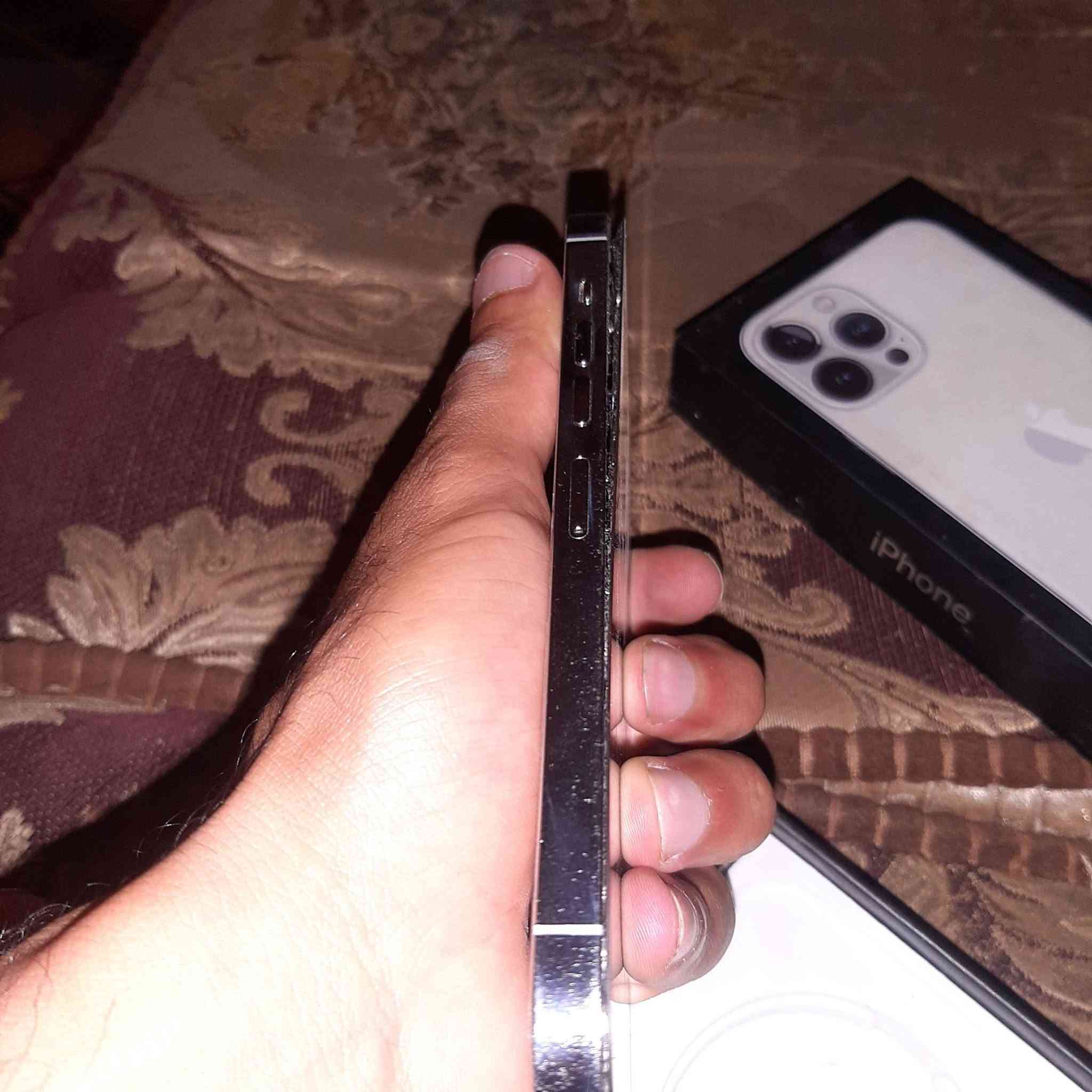 سلام عليكم ايفون ١٣ برو ماكس بطاريه ٨٣ مبايل مكسوره شاشه كلشي شغال بي اعله سعر ابيع مبايل شغال تبداله شاشه يشتغل رقمي فقط واتساب ***********

