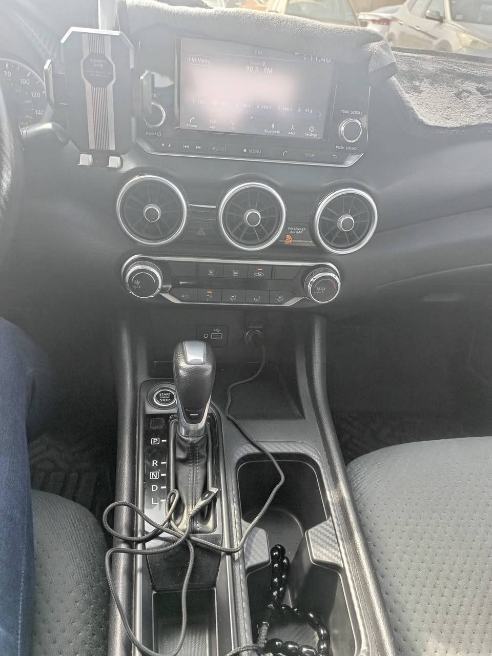 نيسان سنترا 2023 وارد امريكي  المواصفات معروفه s  مكينه 2000صور الحادث موجوده ويه الصور سياره جديده مبدل بنيد فقط ،، وحلوه ،،،بيع 128. مراوس شعندك راسلني ***********
