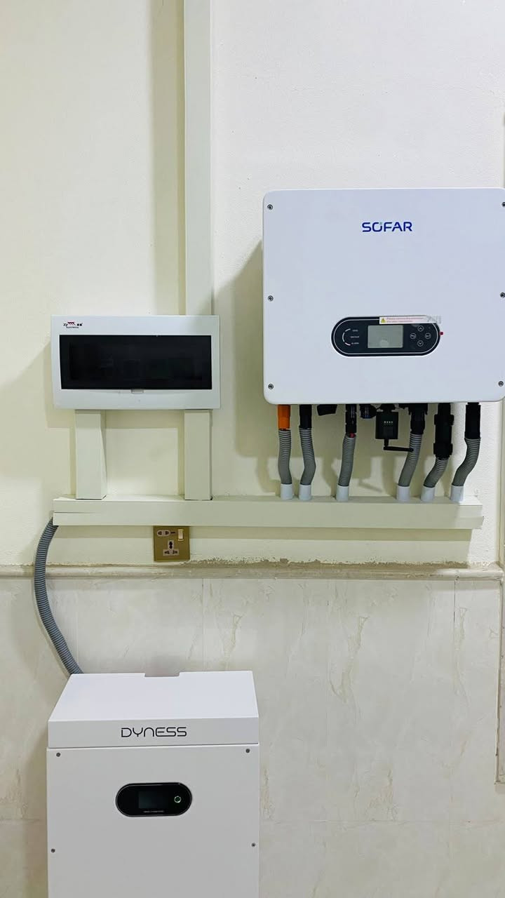 🚨مشروع جديد من "شركة الطاقة الذكية"   في باعدري 

نفّذت شركة طاقة الذكية منظومة شمسية متكاملة للزبون: السيد خديدة سلو الياس 
📍 الموقع: باعدري 

⚡ مواصفات المنظومة:
المنظومة تغذي  22 امبير صباحا و 16 امبير مساءا 
المنظومة تدعم خاصية الارجاع للوطنية ونظام التصدير الصفري 

🔹 انفيرتر 6KW Sofar Ip65 
✔️ضمان 5 سنوات استبدال 
🔹 بطاريات ليثيوم 16 كيلواط Dyness 
✔️ ضمان 10 سنوات

🔹 ألواح شمسية 620 واط عالية الكفاءة
✔️ ضمان 12 سنة

📊 أداء المنظومة:
☀️ إنتاج ممتاز خلال ساعات النهار لتغطية الأحمال الأساسية وتقليل الاعتماد على الكهرباء غير المستقرة.

💡 لماذا الطاقة الشمسية؟
✔️ كهرباء مستقرة طوال اليوم
✔️ تقليل كبير في مصاريف المولدات والوقود
✔️ تشغيل الأجهزة المنزلية بأمان وراحة
✔️ استثمار طويل الأمد يوفر عليك لسنوات

👷‍♂️ في "شركة طاقة الذكية" (https://www.taqa-smart.com) نقدم:
✅ منظومات منزلية وزراعية وصناعية
✅ منظومات On-Grid
✅ مكونات أصلية وضمانات حقيقية
✅ كادر هندسي متخصص وخدمة احترافية

📞 للاستفسار والتواصل:
Korek: ***********
Korek: ***********
Asia: ***********
Korek: ***********

🌐 "الموقع الرسمي لشركة طاقة الذكية"
https://www.taqa-smart.com

☀️ استثمر بالشمس… وودّع مشاكل الكهرباء.

#الطاقة_الشمسية
#شركة_طاقة_الذكية
#منظومات_شمسية
#SolarEnergy
#الموصل
#Roj_Solar
#Sun
#Taqa_Smart 
#Bashiqa 
#Mosul 
#طاقة_ذكية
