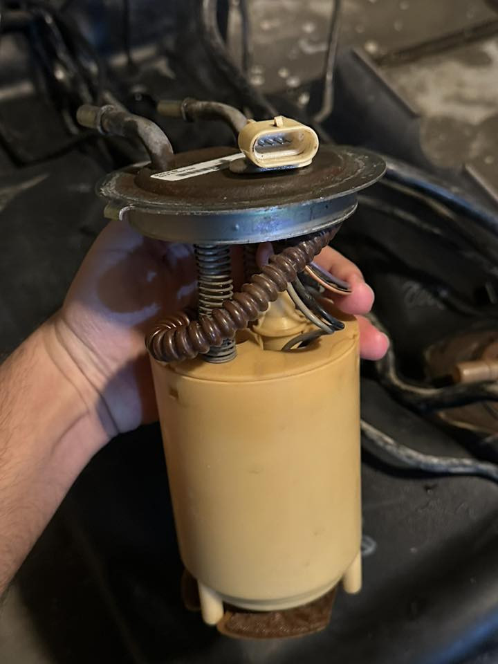 غراض بلايزر :
تانكي كامل مع صوندات ومع قاعدة فيت بم
تخم ديسكات امامي
جويتر GM اصلي
قوايش محرك عدد 4
سماعات بلادية شغاله بحالة جيدة
واتساب***********
