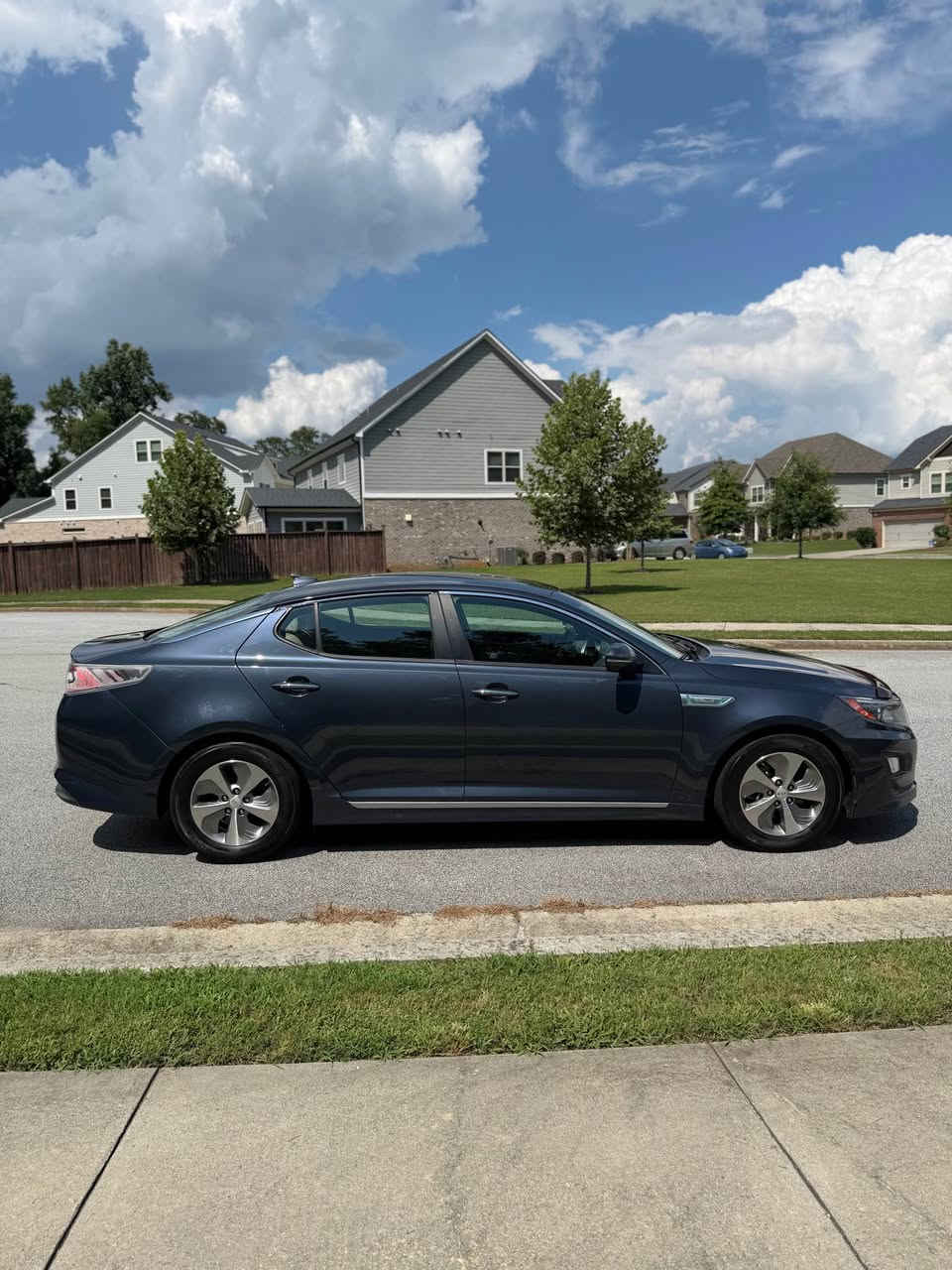 2015 Kia Optima Hybrid Gas/Batter
Drives like new 
144,000 miles 
Bluetooth 
4 like new tires 
Ac/Heat works great 
Passed emissions 
Clean title 
Great on gas ⛽️ 36 City 40 HWY Stone Mountain, GA


**إذا كنت صاحب هذا الإعلان وتريد حذفه لأي سبب، رجاءا أرسل رسالة إلى الدعم الفني**