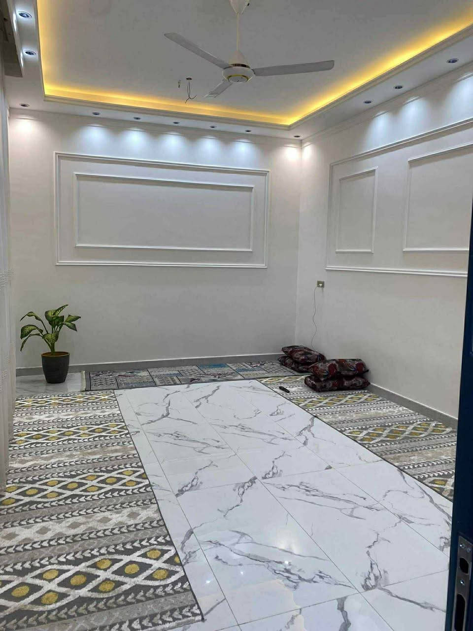 دار للبيع
المدائن شارع سيد علي
المساحة 200 متر طابو صرف سكني
التفاصيل 
استقبال 6x4
صاله 7x3
غرفة 4x4
غرفة 5x4
غرفة4x6
مطبخ حار3x2
مطبخ بارد 4x3
صحيات عدد 3
كراج 7x3
حديقة 7x3
الاستفسار  ***********
