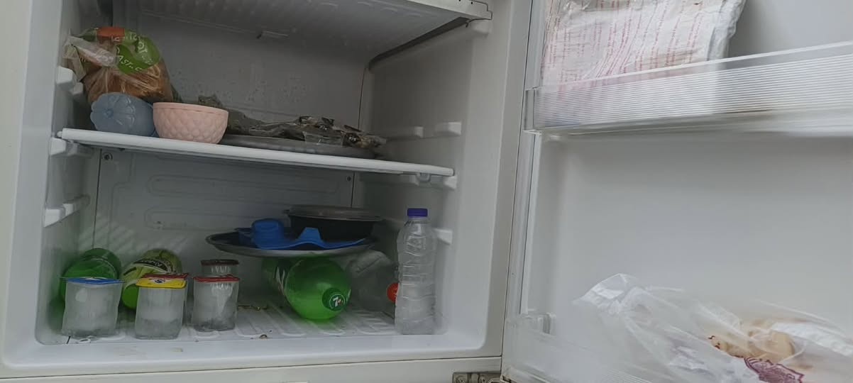 ثلاجة حجم كبير جداً نوعية DENKA
بابين .
 مستخدمة قليل جداً شهرين 
نضيفة مثل ماموضح بالصورة  

غسالة أوتوماتيك 10 كيلو 
نوعية  DENKA
 نظيفة جداً مستخدمة شهر واحد فقط
للبيع


**إذا كنت صاحب هذا الإعلان وتريد حذفه لأي سبب، رجاءا أرسل رسالة إلى الدعم الفني**