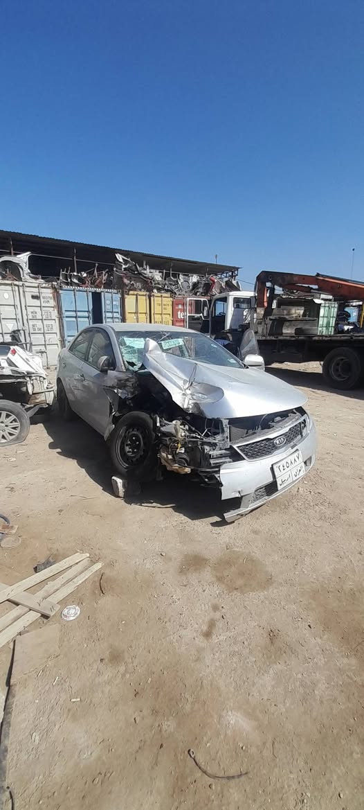 سلام عليكم  
دفع الله ما كانه اعضم. 
سيراتو مديل 12 
شواصي مكفوله سياره مكفوله فقط هاذه الحادث 
سعر 65 بيه مجال بصيط
وكاله او تحويل حاضرين

***********  المكان نجف
