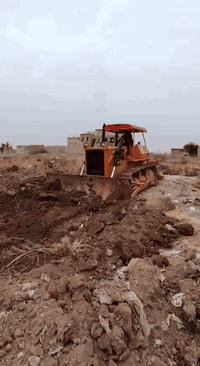 سلام عليكم شباب الدمن ماتقصر عندي بلدوزر للايجار مكينه جديده تعبان عليها تحياتي ***********
