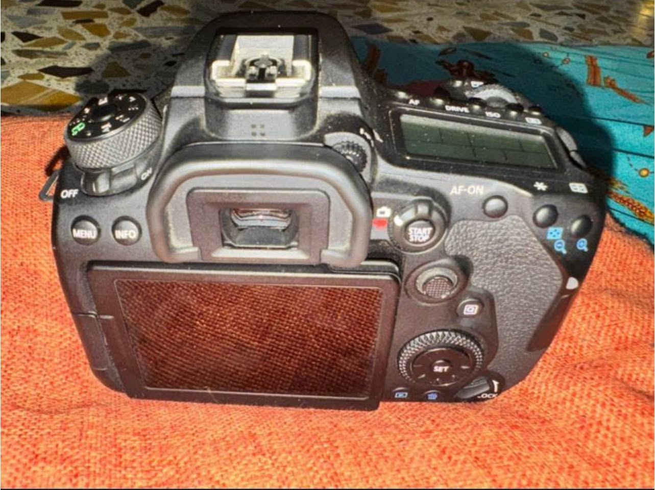 كأمره دي 90 للبيع
نضافه 95‎%‎
سعر مناسب 
عدسه 50 ملم 
شتر قليل


**إذا كنت صاحب هذا الإعلان وتريد حذفه لأي سبب، رجاءا أرسل رسالة إلى الدعم الفني**