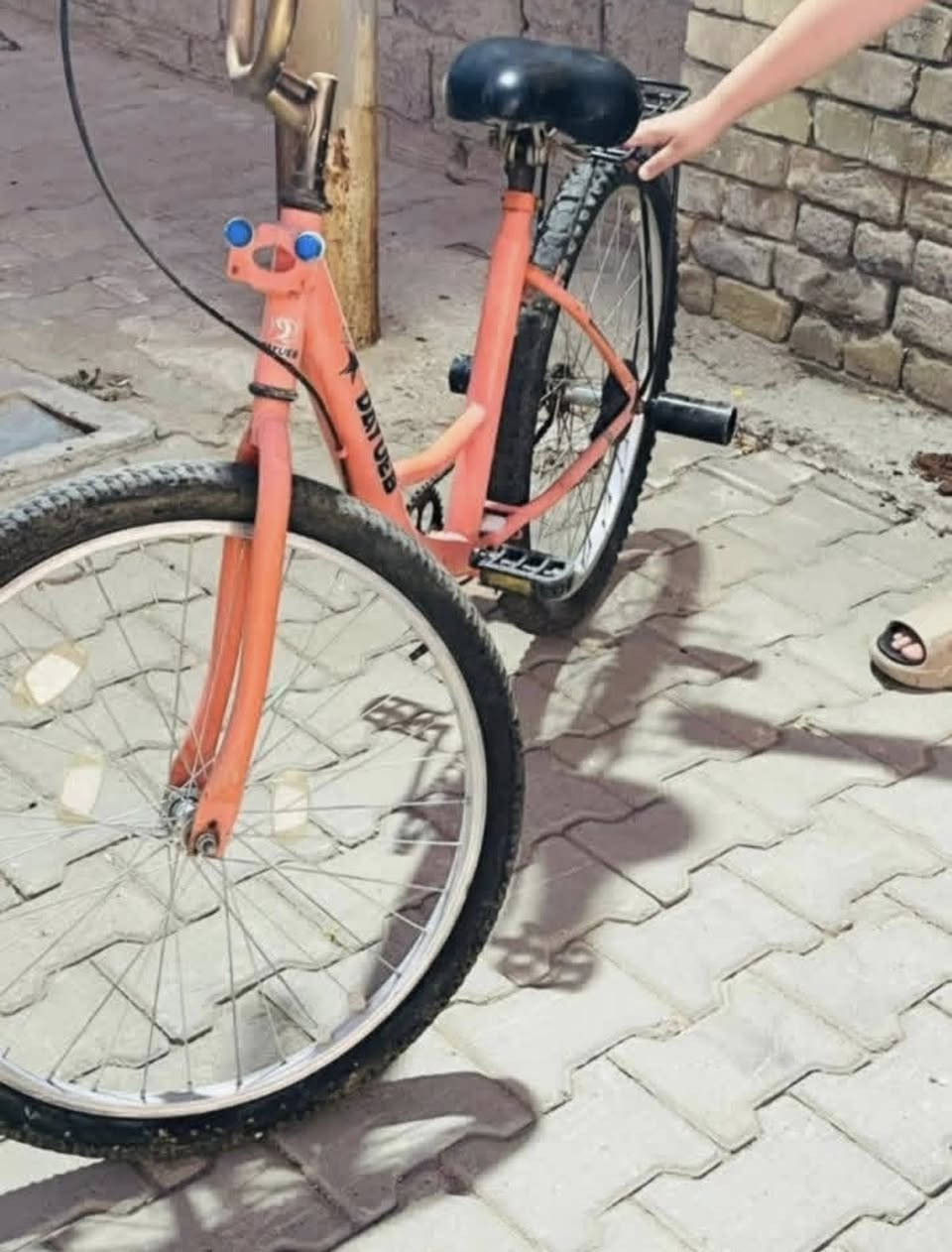 السلام عليكم مكلف بل نشر بايسكل للبيع حجم ٢٤ لا يحتوي على جاملغ يحتوي على استاند كلابي وفسفورات العنوان بغداد الدوره المهديه الثانيه  الرقم ***********
