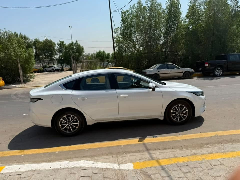 *للبيع*
سيارة BYD دستروي موديل 2025 ) – استعمال خفيف جداً

* شاشة قلاب

* تشغيل بصمة + كارت

* ماشيه:

    * 7,000 كم على الشحن

    * 11,500 كم على البنزين

* شاحنة أضافية مع الشاحن الأصلي نوع E-arth (جديدة وغير مستخدمة)

* السيارة نظيفة جداً

🔹 ملاحظة:

بيها رصعة خفيفة من الجانب الأيسر، 

وكما موضحة بالصور

📍 الموقع: بغداد

🚘 رقم السيارة: بغداد

🚦 تحويل ثاني يوم

💰 السعر: 19.600

رقم ***********
