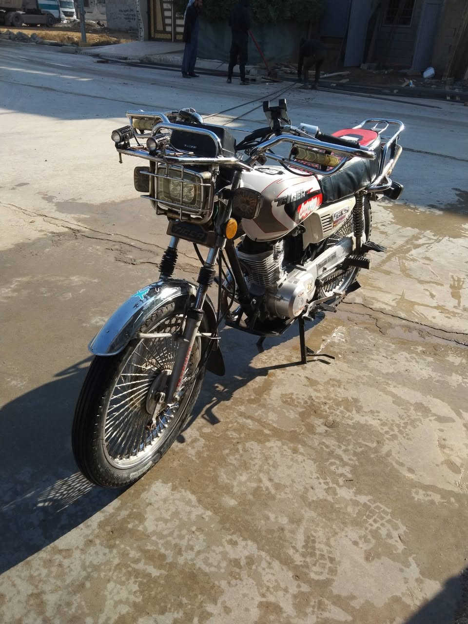 السلام عليكم موطور للبيع كفاله عامه محرك مامفتوح وضع شركة وزن ثقيل للتواصل ***********
