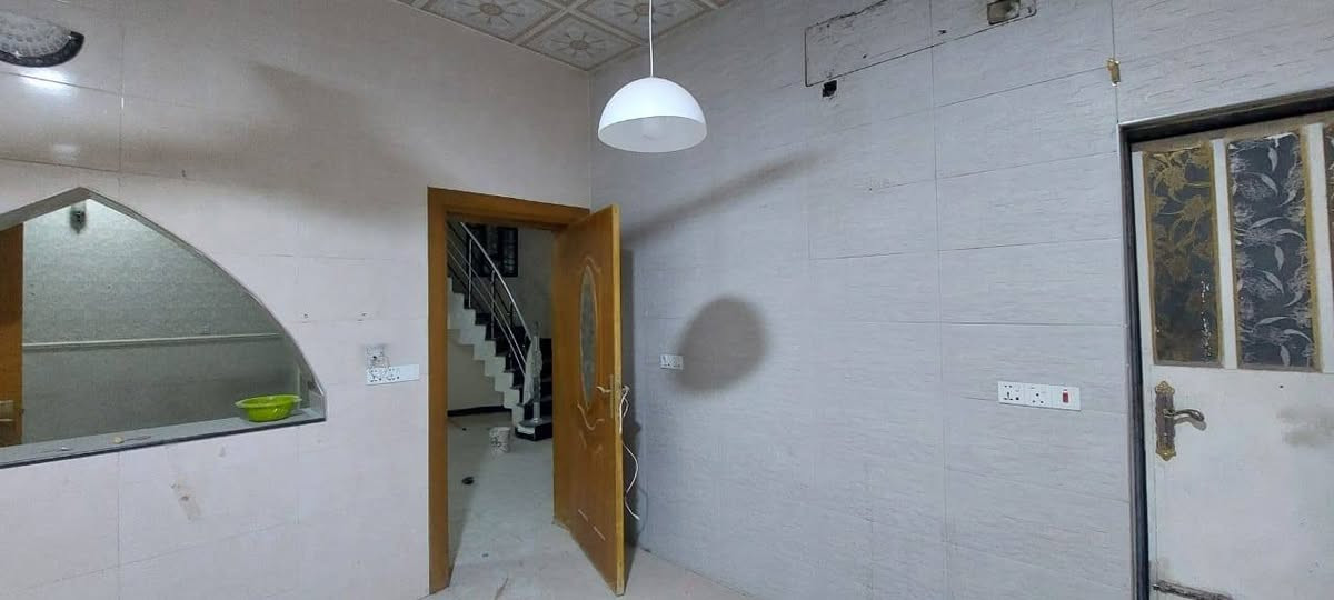 اسعد الله اوقاتكم احبتي ❤️
توفر دارين سكن بناء طابوق درجه اولى 

العنوان /الزيتون منطقه حي المهدي 
كافة الخدمات متوفره ماي كهرباء مجاري تبليط اناره 

المساحة 200

كل بيت يحتوي
 على غرفتين 
ومطبخ
وصاله استقبال 
وديوانيه
وحمامات وصحيات داخليه وخارجيه 
وكراج يسع سيارة
 
نوع العقار طابو عراقي زراعي
السعر160 مليون وقابل للتفاوض 
للاستفسار/ ***********📞
