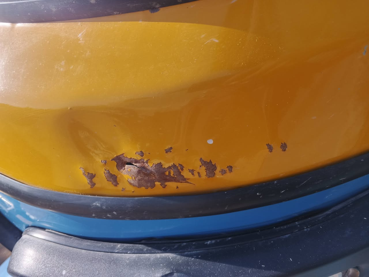 السلام عليكم تكتك أورق موديل 22 المحرك مجفت مره واحده وال ضربات كدام عينك والباقي كفاله عامه السعر 7وبيهاا مجال.  ***********
