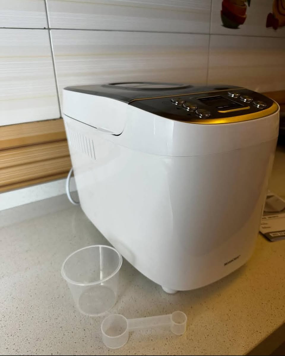 جهاز صنع الخبز والكيك والتوست من ماركة Silvercrest الألمانية.
الطاقة: 850 واط.
عدد البرامج: يحتوي على 16 برنامجًا مختلفًا،
 بما في ذلك برامج خاصة للخبز الخالي من الغلوتين وعجينة البيتزا والمربى.
درجات التحمير: يوفر 3 مستويات قابلة للاختيار من التحمير.
الميزات: يقوم بعملية الخلط والعجن والرفع والخبز تلقائيًا بالكامل.سعر 60


**إذا كنت صاحب هذا الإعلان وتريد حذفه لأي سبب، رجاءا أرسل رسالة إلى الدعم الفني**