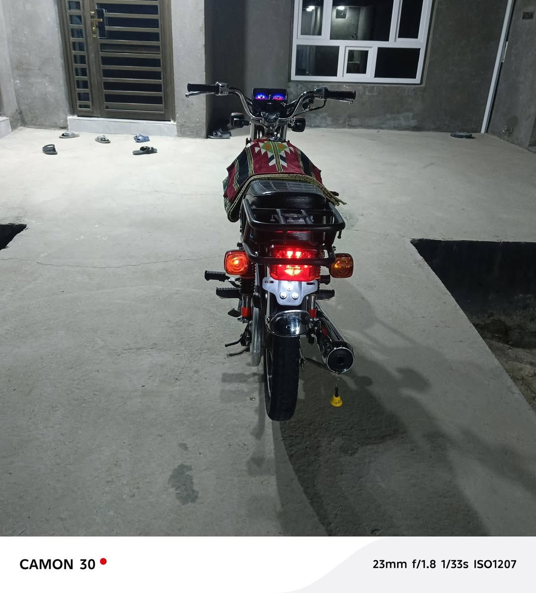 السلام عليكم  دراجه موديل 26 دراجه شبه شلامجه صارلها 20يوم من طلعت من الوكيل دراجه مو مفتوحه مكان الحمزه الغربي السياحي للبيع والاستفسار خاص 
***********
