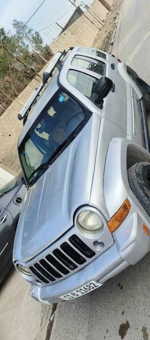 جيب ليبرتي فول مديل2007 رقم بغداد  انكليزي بسمي   مكينه وكير كله جديد فور ويل***********
حجم 6  كير اوتوماتيك  تتفئه وتبريد كله شغال صدر خلفي امامي جديد تخم تاير جديد كشنات كهرباء 
سيدي واكس فول سستم صوت 
   مانع انزلاق  
كروز سرعه ABS لايت اوتو 
    بيه صبغ 5 قطع باقي بلادي  دوخلهه كله جديده شرط وترايك ١٨٠ وين ميعجبك  رايدهه 75 وبيهه مجال مكاني بغداد المدينه الصدر 
هاذه رقمي ***********
