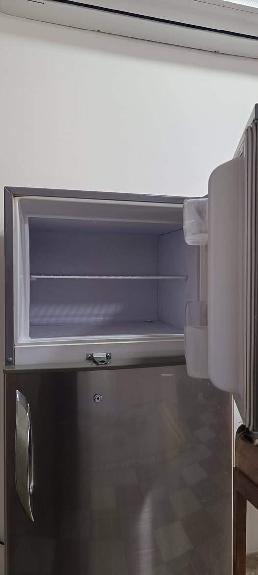 ثلاجة هاير لون سلفر اخت الجديدة ارتفاع متر ونص العرض 60سانتيم والعمق 60 سانتيم نضام تجمييد مداخلة تصليح 
مكان بغداد الجديدة 
السعر 250 الف  دينار 
للاستفسار 
مراسلة 
او 
اتصال 
***********
