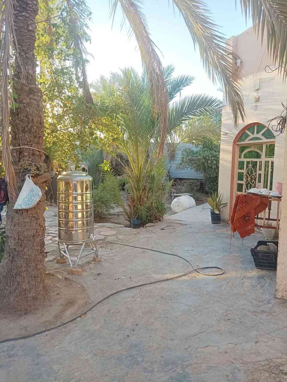 2 بيوت للبيع المساحه 1500 متر السعر 165 مليون موقع البيوت حي الزهراء على شارع الشريفات مراجعة دلالية ابو ياسر ***********
