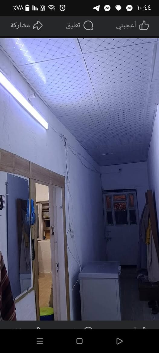 دار زراعي للبيع المساحة 430م ... المنطقة سكنية كل الدور مرقمة وميزانية ماء ومبلطة ومجاري...بغداد جسر ديالى مقابل جامع المهيمن قريب على الشارع الخدمي.. استقبال كبيرة وصالة ومطبخ كبير وغرفتين كبار وترك ومطبخ كبير وحمام غربي داخلي كبير وحمام خارجي كبير وكراج كبير وحديقة مع الحديقة هيكل بدون سقف.. مساحة الهيكل 110 م ومساحة البيت 320 م سعر البيتين معا 110 وبي مجال..منطقة خلف البيوت هادئة امام ساحة...سقف البيت سندويج بنل وسقف ثانوي والارضية بورسلين تركي جديد البيت نظيف *********** واتساب
