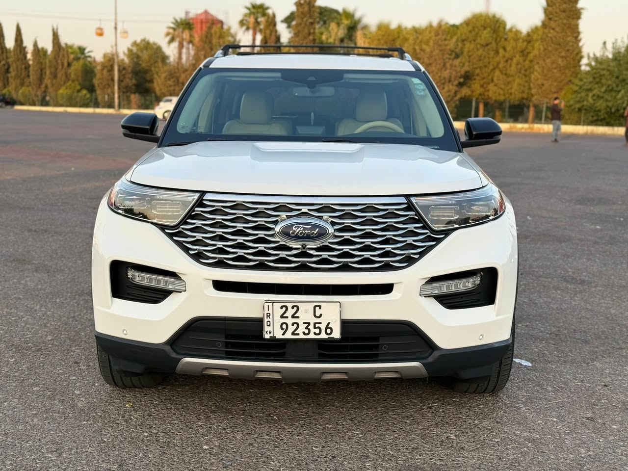 نوع سيارة : فورد اكسبلورر 
موديل : ٢٠٢٢ 
حجم محرك : ٦ سلندر ٣.٠ ليتر
مواصفات : پلاتينوم يعنى فول فول ((بانوراما - فور ويل - كشنات مساج -Auto park- داخل اصفر - ٤ كاميرات -٣٦٠ حساس -٣٦٠ رادار - كشن تبريد و  تدفئة - سماعات Bose - شاشة تيسلا - كشن VIP - بردة خلفي - ستيرن كهربائي-بصمة تشغل عن بعد - مرايات شفط - صندوق كهربائي- شحن موبايل وايرلس - لايت ليد زينون-بلاجكتور))
سيارة وارد امريكي بدون صبغ ✅
بدون إرباك ✅
 فقط صندوق تعديل بارد
رقم شاصي ((1FM5K8HC5NGA38539))
سعر : ٢٨٥ ورقة مجال 
***********
