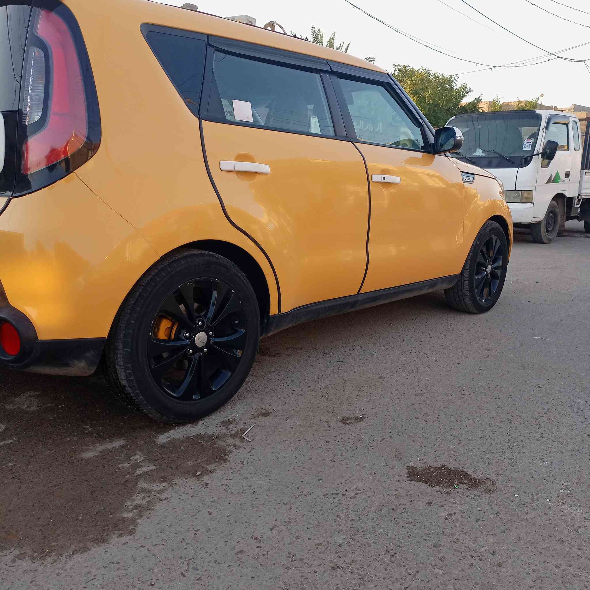 سلام عليكم كيا صول للبيع 2014وارد امريكي مكينه 2000سياره فول بصمه واحد علا واحد صور الحادث مرفوقه بل منشور سياره ما بيها ضرر بس حادث امريكا سعر 113رقم الهاتف ***********
