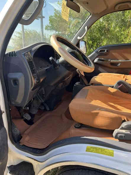 السلام عليكم سياره كيا حمل لبيع موديل 2020مكفوله كفاله عامه كل ع وصع الشركه سبير مانازل رقم واسط تحويل ثاني يوم السعر 130 وبيه مجال حك جي ***********
