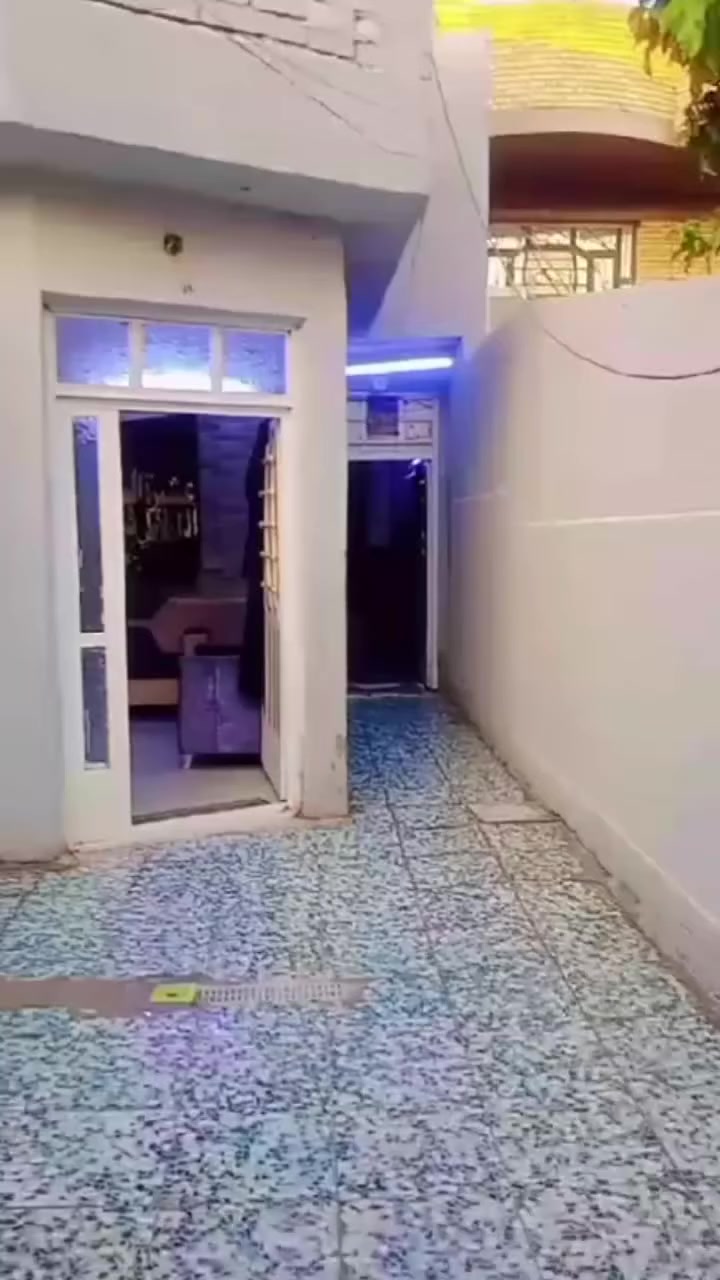 سلام عليكم عندي  للبيع او المراوس بيت أكبر  موقع البيت بيت بل بستان ١٣٨ طابقين اربع غرف نوم واستقبال وصاله وكراج كماليه البستان مقابل بيت مراد البيت ع شارع خدمات كامله  ***********
للاستفسار واتساب
