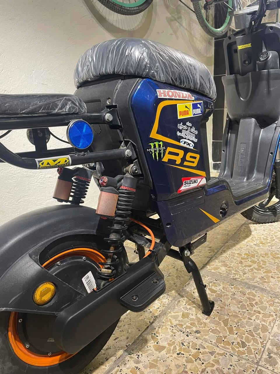 السلام عليكم دراجه R9
اشارة يمنة يسرة + دبل اشارة
هورن
لد عالي ناصي
بيهة 3سرعات 
بطاريات 5 + ملف2000حقيقي
الدراجه طياره من تمشي  ما شاء الله
شاشة ايباد ذكية تحدد العطل بالشاشة
تايرات جوبلس تايرات جدد
بريكات دهن عنبار البريك بالمكان بيهة تشغيل بصمة عن بعد 
الدراجه كلش نضيفه
ستان زوج فرد 
 سرعه70حقيقي 
السعر450بيه مجال قليل مكان بغداد السياحي شركه الصفاء الادويه ***********
