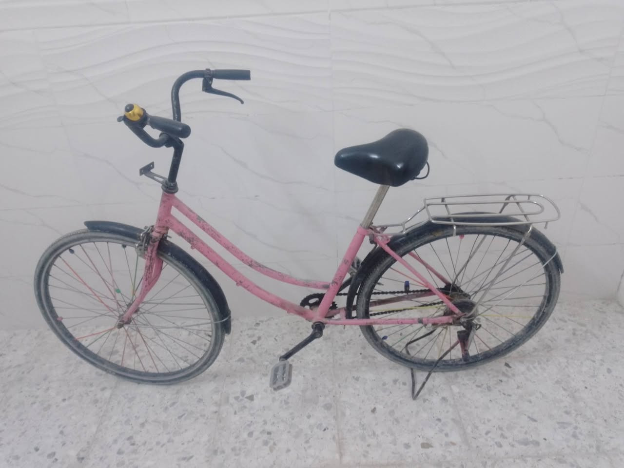 السلام عليكم بيسكل بناتي للبيع 50بي مجال للطيبين المكان بغداد مدينه الصدر الرقم ***********
