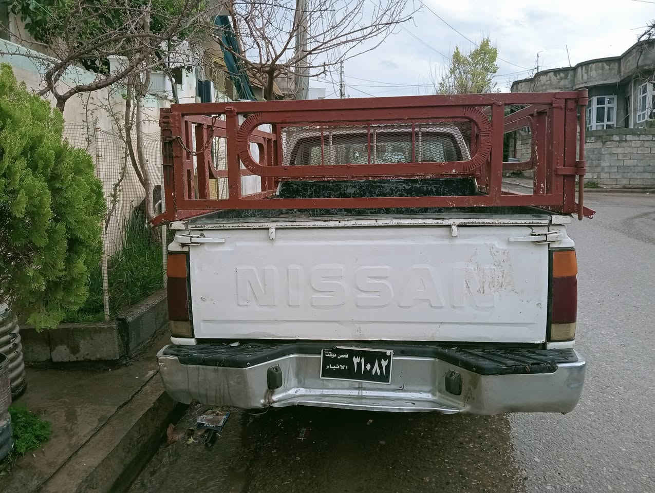 سڵاو نیسان پیکاپ 2000 ناوسور بەشەرتی گێڕو مەکینەو ئەکسل تایەی لۆک مەسروفی چاکی تیا کراوە بەشەرتت ***********
