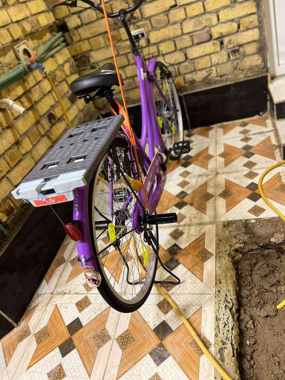 السلام عليكم بايسكل للبيع الون بنفسجي خوش لون الباسكل موديل 2021 جديد اشتريته بشهر ال 12 الباسكل سعره 120 بدون غراض والغراض مو للبيع للتصال عل واتساب رقم ***********
