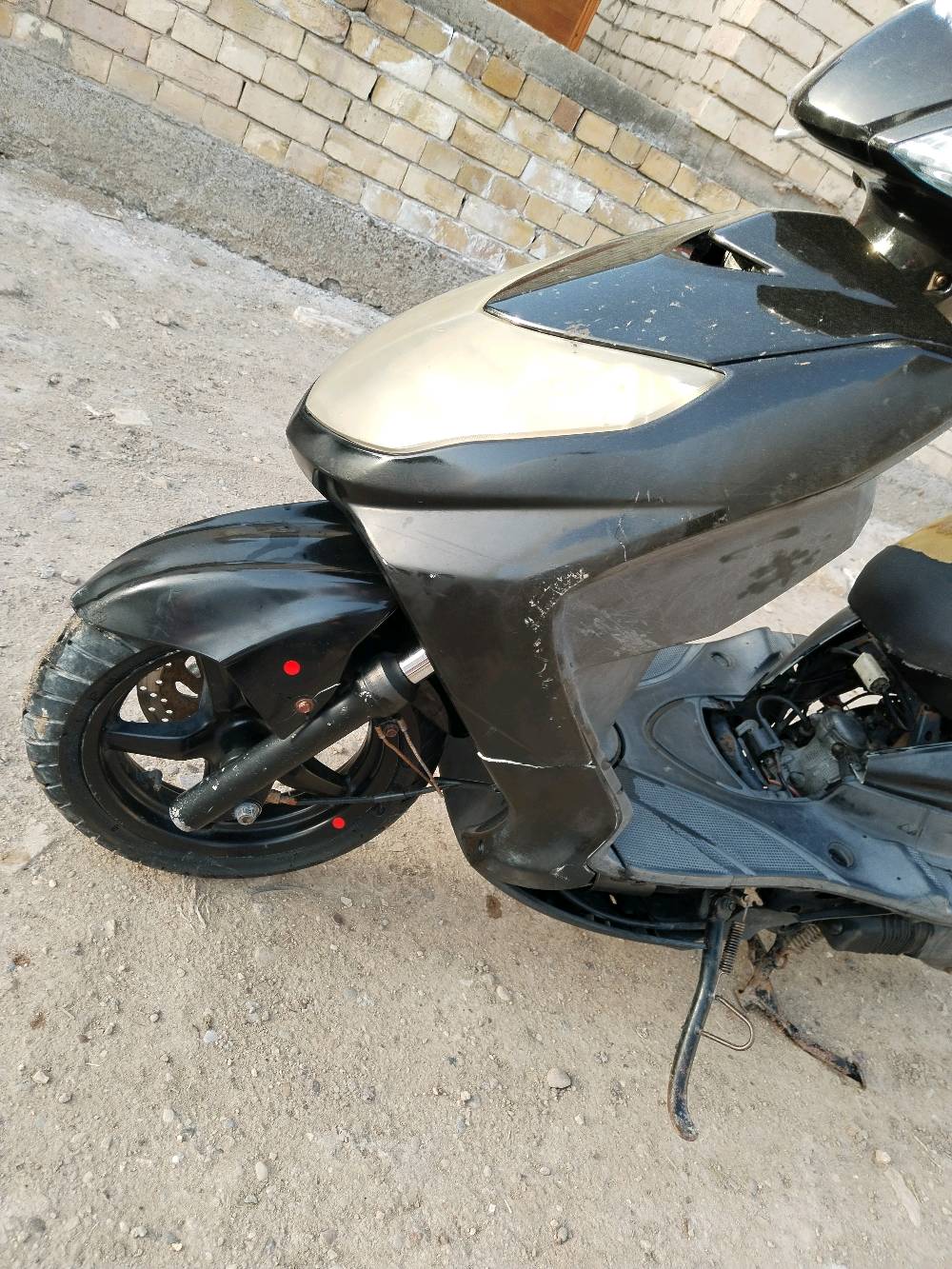 سكنس فحل نوزل تجفيت جديد  
بيها كلجات رياضي 
وبيها لايت زنون ثلجي 
نضيفه بس عوزها ترايش وتلحيضات
السعر 400وبيها مجال
مگان بغداد تاجي. 
