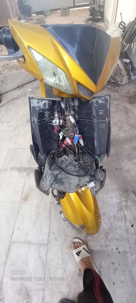 دراجة شحن للبيع السعر 350 الف  العنوان البصرة الكباسي الرقم *********** معى بطارية  وزنها 8.5 كيلو ثمانية كيلوات
