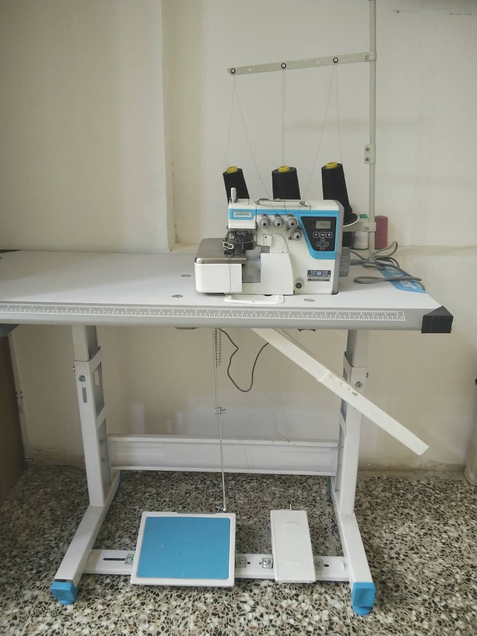 اوفر صناعي جاك للبيع مستخدم قليل مكان بغداد
***********
