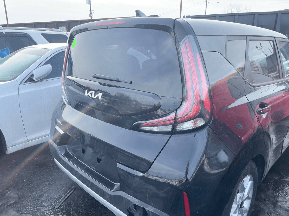 كيا صول 2025 البيع 100ورقه  تستلم خارج ميناء ***********
