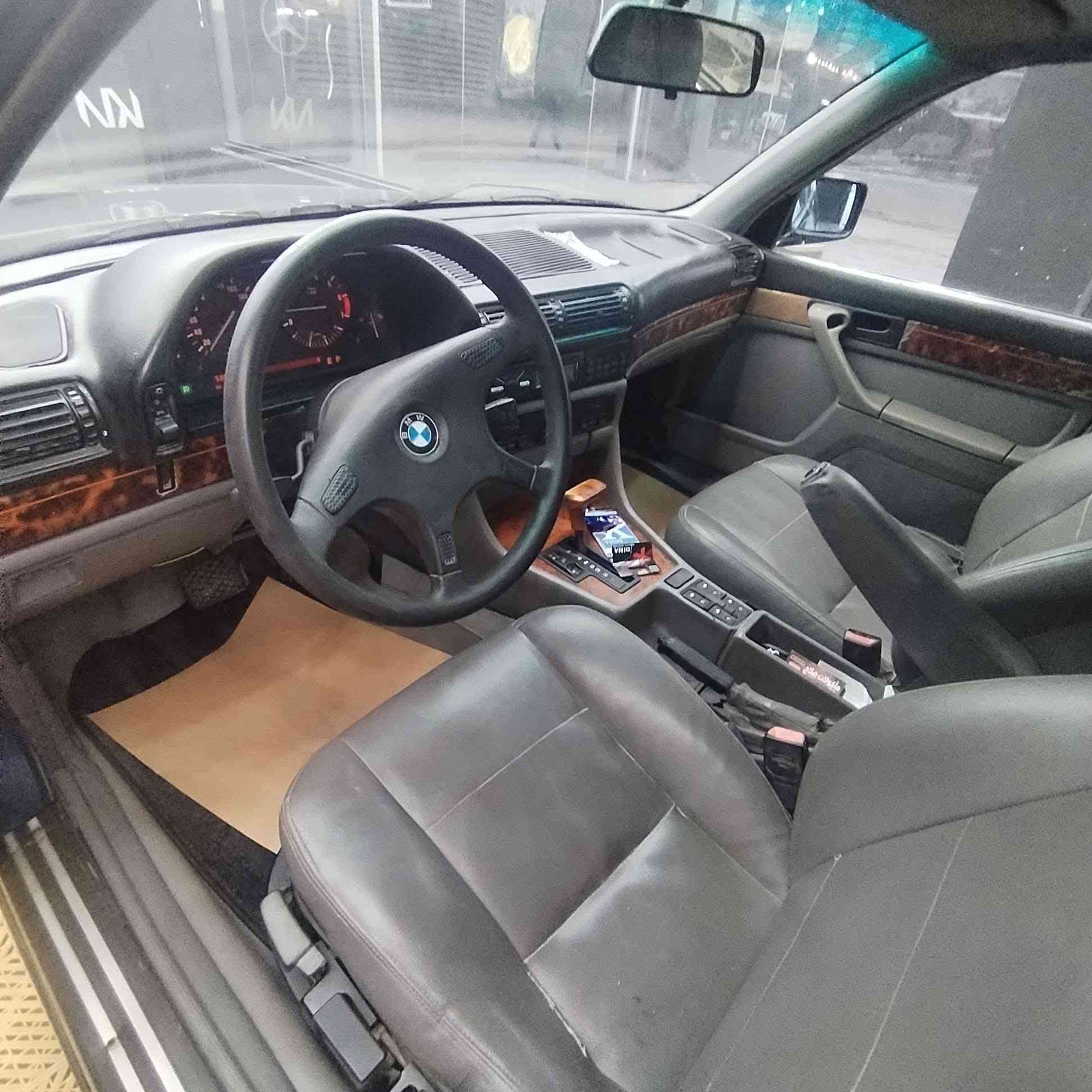 السلام عليكم 

BMW 735 i 
السيارة موديل 90 رقم بغداد أنكليزي سنوية بأسني نافذة لـ سنة 2027 تحويل مباشر

السيارة  35 اصل بليتة و سنوية 

محرك و كير و كهربائيات شرط 

حدادية امامي جديدة 
حدادية خلفي نقص بس البوش 

منظومة التبريد شغالة بورد التحكم كلة شغال و الكمبريسر شغال فقط غاز بدون ليك 

كشنات جلد بطاين جلد

الغرفة حلوة بس ينرادلها ترتيبات بسيطة نقصها صاجيات تعبانة 

سلايت شغال 

تخم تاير شرط
تخم ويل شرط

كمبويتر شغال و شاشة الكيجات شغالة كلها
كهربائيات شغالة شرط حتى انارة الترحيب مع الابواب 

مسجل و سماعات جدد

مازدات جدد زنون اصفر ناصي و زنون ابيض عالي 
بكلايتات جدد 

دعامياتها لا كسر و لا فطر 

مصبوغة عام للجمالية بدون ضربة بدون خياس 

السيارة جاهزة و اذا بيها نقوصات كلش بسيطات مو مكلفات 

السعر :- 55 ورقة و بيها مجال بسيط

مكان السيارة :- بغداد شاطئ التاجي قرب جسر المثنى او قرب الجزيرة السياحية

رقم الهاتف :- ***********
