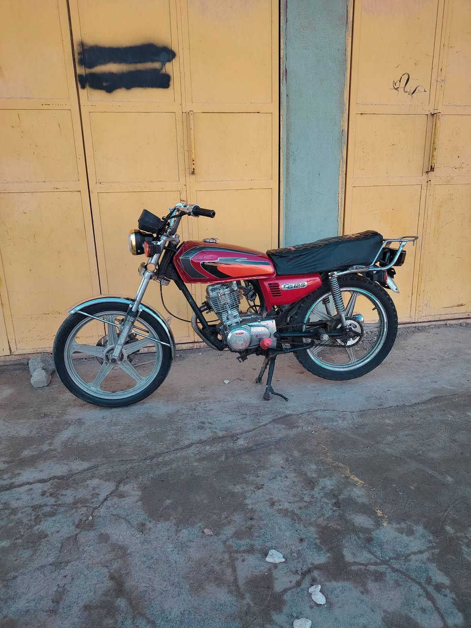 سلام عليكم للبيع ايراني
#روبور #4كير
محرك خير من الله لادخان ولاتبخير كهربائيات كلها شغاله
دراجه حلوه وكاعده مال جناي متصرف عليه شي لان مكمله من كلشي سعر 350 وهم بيه مجال مكان الدراجه ضلوعيه الامين ه‍.... ***********
