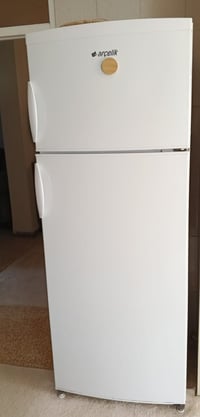 ثلاجة • مكان حله • للبيع