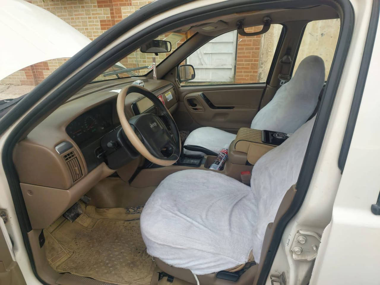 سلام عليكم  أعادت النشر بسبب الوعود الكاذبه جيب كراند شيروكي موديل 2001مكفوله السياره
مكفولة من كافه الاوصوليات رقم شمالي دهوك رقم انكليزي والسياره بسم ولد بل ناصريه ثاني يوم التحويل سنويه جديده ل 2030السياره بلاديه على وضع الشركة جاهزه من كلشي كير حداديه مكينته بلاديه تبريد اجدد من الصوره ريمونت سنتر لوك شغال مكان السياره بغداد البياع  السعر ٧٠ورقه بيها مجال بسيط رجاءآ الموالشراي لا يتصل ***********
