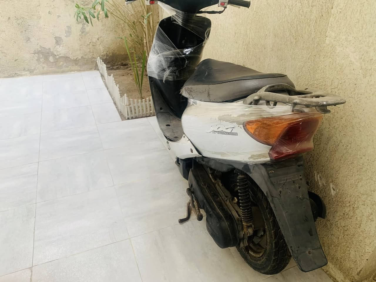 للبيع دراجة عصفوري نضيفة كلش محرك مامفتوح صوتة نااعم كلشي شغال بيهه لايت بك لايت اشاير عداد سرعه عداد بانزين هورن متواجد وتساب *********** السعر 250 مكاني بصرة
