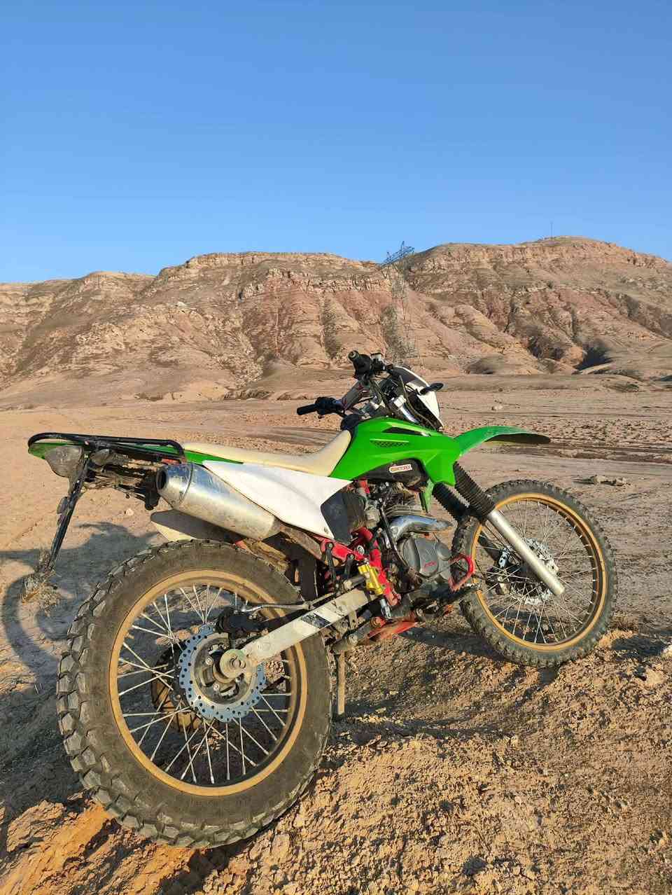 سلام عليكم
الدراجه CRX
2023موديل
محرك 300cc
لاسوت ولا بوغار
كارباى شغال 
رقم ***********
