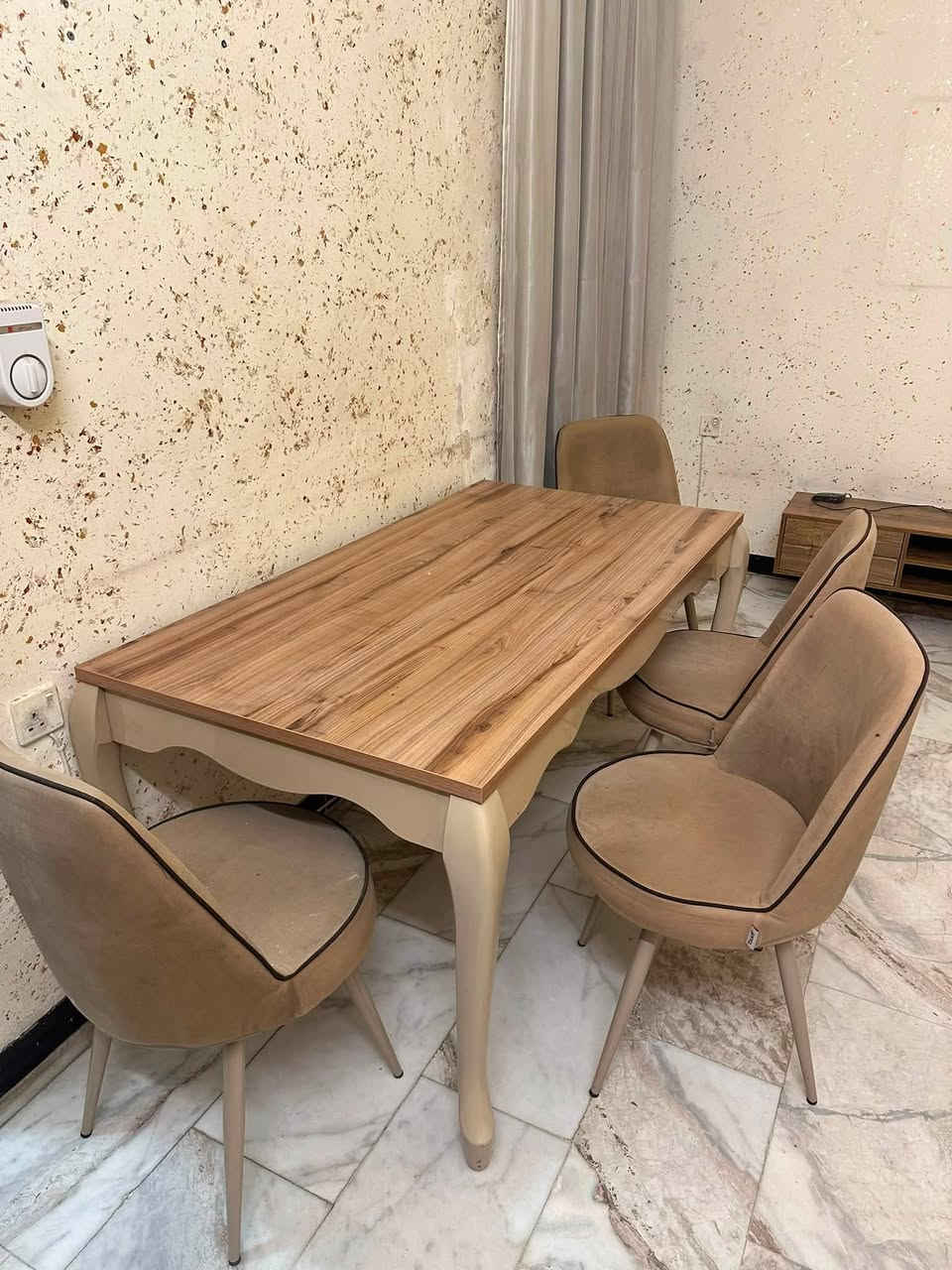 اسعار مال بيع مستعجل ‼️
غرفة نوم كاملة بدون كنتور ب75 الف
ميز تلفاز  ب15 الف 

ميز طعام مرتب كامل ب٤٠ الف

الي يحب يراسلني ع خاص اهلاً وسهلاً بلكل♥️


**إذا كنت صاحب هذا الإعلان وتريد حذفه لأي سبب، رجاءا أرسل رسالة إلى الدعم الفني**