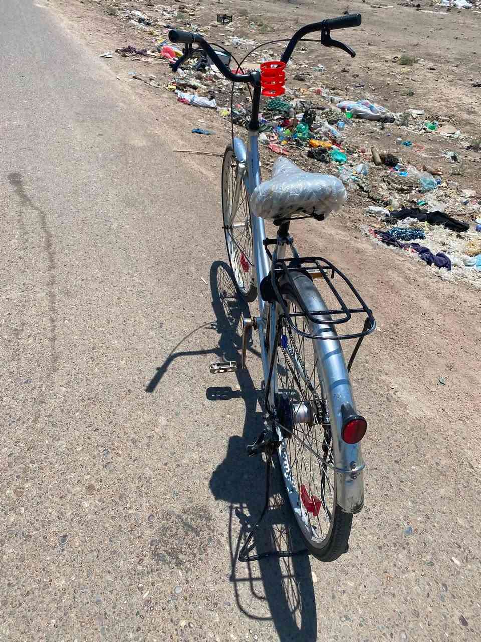 سلام عليكم بايسكل حجم 26للبيع العنوان بغداد المحموديه حي الجزائر
السعر 70 وبي مجال 
الاتصال : ‭***********‬ واتساب 
غير متواجد على الفيس
