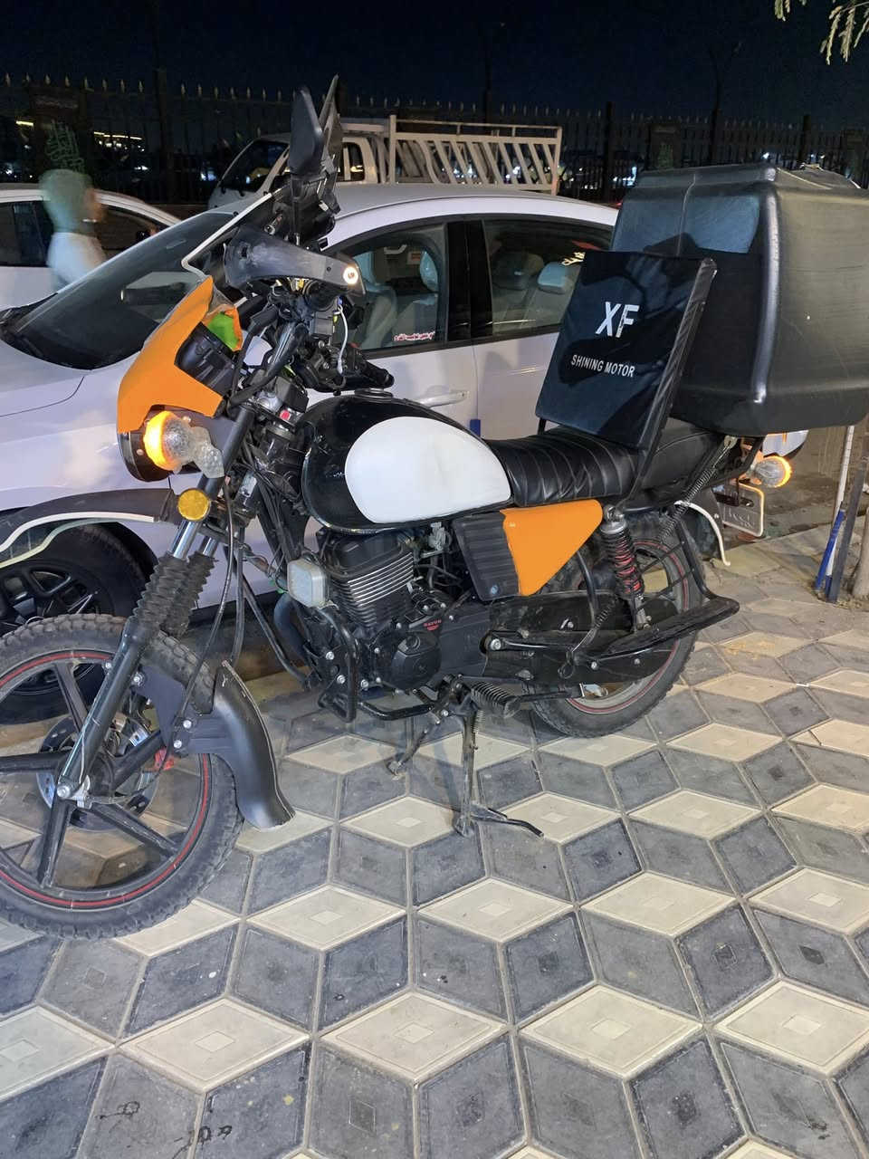 دايون للبيع مرقم بس عابر عليه المده مالته  مستعجل ع بيه مالته سعر مليونين 400قفل قفل قفل قفل قفل العنوان شهداء البياع شارع مضخه الثاني قرب افران الملك رقم*********** للملاحضه الغرامات مالي غرض بيه لو عليه مليون مالي غرض بيه
