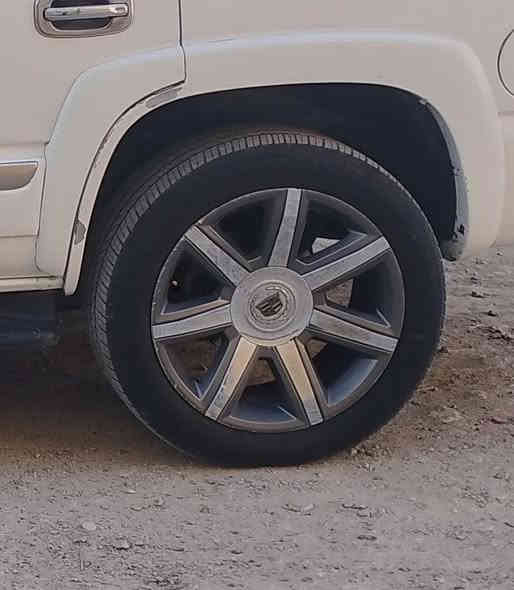 السلام عليكم تخم تاير ويل كاديلاك حجم 22 العنوان بغداد الحسينية الراشدية الرقم *********** السعر 400 وبي مجال
