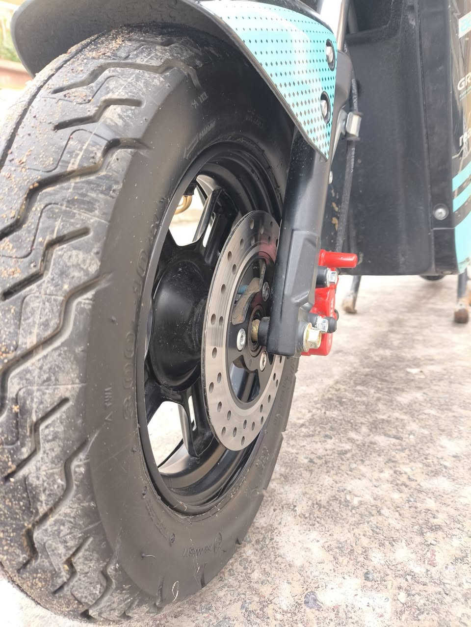 ماطور للبيع R7
موديل 2025 Korea 
                            ... المواصفات ... 

1ـ سرعه حقيقيه 99.                                      💯
2ـ بطاريات ليثيوم 32 امبير.                             💯 
3ـ نظام بك R                                                💯
4ـ لايت زينول اشاير الوان مميز                        💯
5ـ تواير جدد شرط                                         💯       
6ـ شخط واحد مابي موضح بالصور.                💯
7ـ نشاط فولل لو حتى منقص شحن                💯
8ـ شاحنه وياا                                                💯
9ـ فوك التايه الوره دبل خلاط الوان 👌🏿             💯
10ـالسعر 525 وبي مجال 👍🏿                      
11ـ التواصل خاص متواجد او ***********
