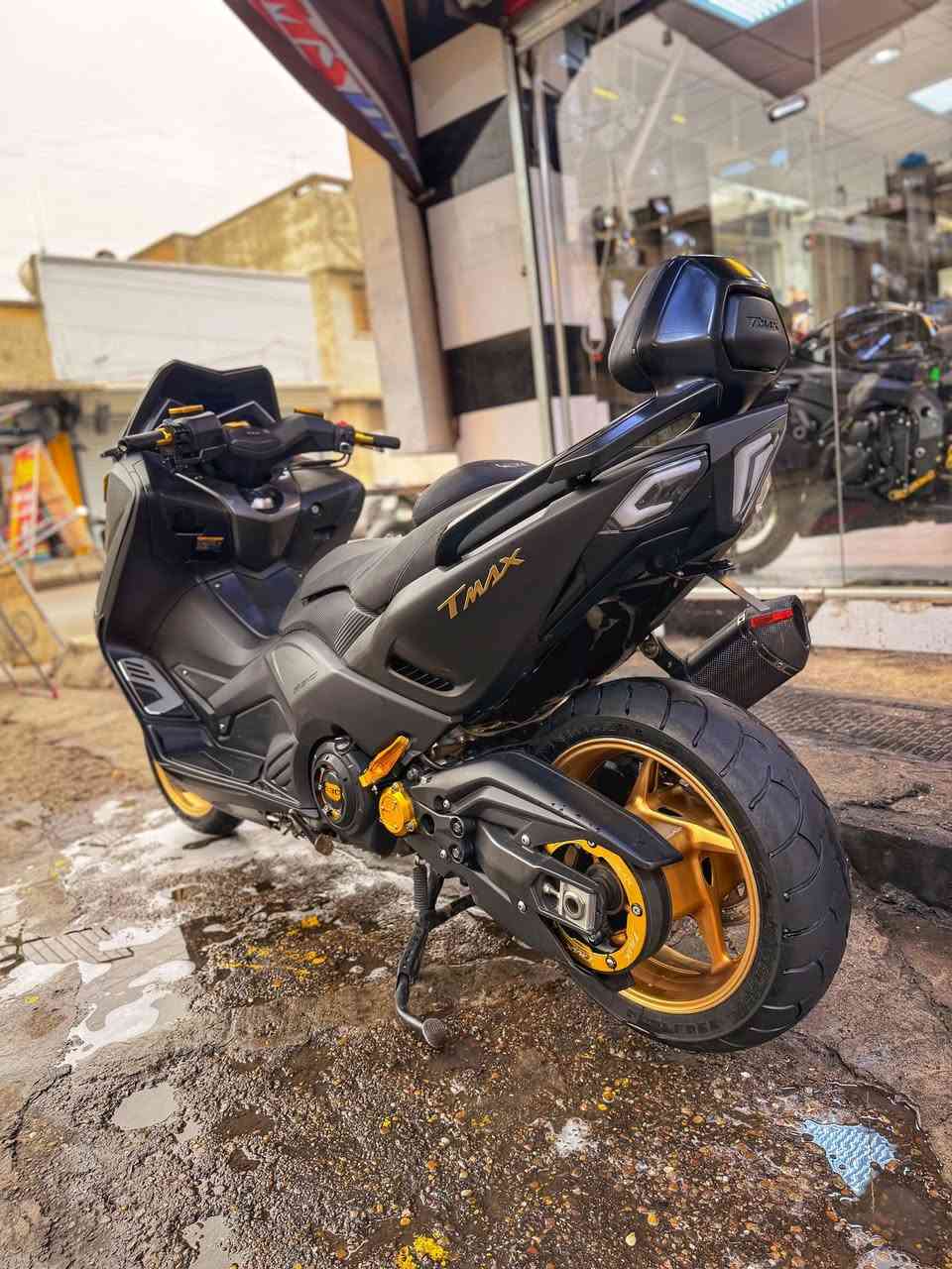 السلام عليكم للبيع  تي ماكس 2017 دراجة جديدة ومناقصهة شي مكفولة كفالة عامة  عليهة كت كامل تزويد اصلي سعرهة ب 65$ ماشية 45 للستفسار ***********
