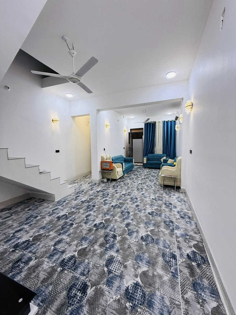 🏡 دار للبيع – فرصة مميزة في حي الغري 

📍 الموقع: حي الغري 
خلف شارع غري سلام
خلف مجمع جوهرة العرب – موقع حيوي ومميز

📐 المساحة: 100 متر مربع جديد
🛏️ عدد الغرف: 3 غرف نوم

✨ مواصفات العقار:
 • دار أنيق ومناسب للسكن العائلي
 • موقع ممتاز قريب من الخدمات والأسواق
 • منطقة هادئة ومطلوبة

💰 السعر: مناسب وقابل للتفاوض
📞 للاستفسار والمعاينة يرجى التواصل على الخاص أو الاتصال:***********
واتساب
او زيارة مكتبنا حي السلام مقابل مدينه الالعاب

🔑 فرصة لا تُعوّض لامتلاك دار في موقع ممي
